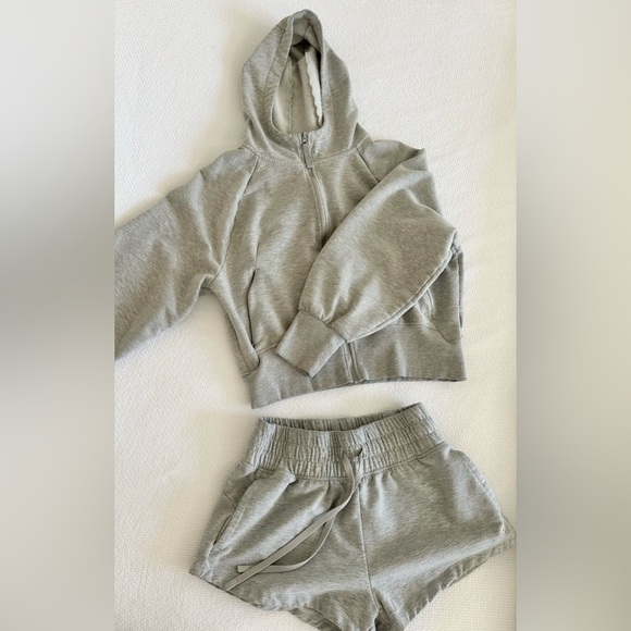 ASICS | Two Piece Set - Picture 1 of 3